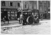 Hauptplatz Straßenerneuerung - Europa - alte historische Fotos Ansichten Bilder Aufnahmen Ansichtskarten 