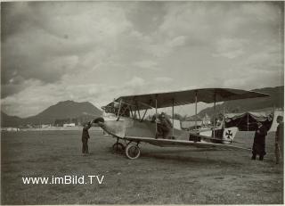 Villach - Flugplatz (im Hintergrund Bleiberg) - alte historische Fotos Ansichten Bilder Aufnahmen Ansichtskarten 