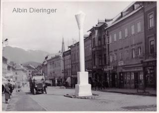 Dreifaltigkeitssäule fertig gestellt - Hauptplatz - alte historische Fotos Ansichten Bilder Aufnahmen Ansichtskarten 