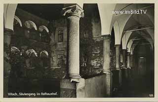 Säulengang im alten Rathaus - Europa - alte historische Fotos Ansichten Bilder Aufnahmen Ansichtskarten 