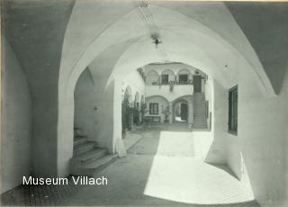 Hausflur und Arkaden im Escheyhof - Oesterreich - alte historische Fotos Ansichten Bilder Aufnahmen Ansichtskarten 