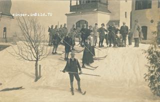 Unterbergen Skikurs vor dem Karawankenhof - Kärnten - alte historische Fotos Ansichten Bilder Aufnahmen Ansichtskarten 