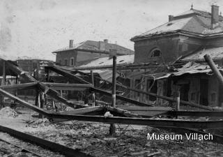 Kriegszerstörungen im Bahnhofsgelände - Europa - alte historische Fotos Ansichten Bilder Aufnahmen Ansichtskarten 