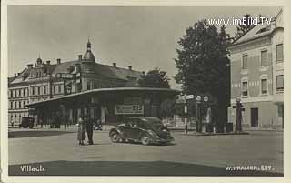 Hans Gasser Platz mit Tankstelle und Oldtimer - Villach-Innere Stadt - alte historische Fotos Ansichten Bilder Aufnahmen Ansichtskarten 